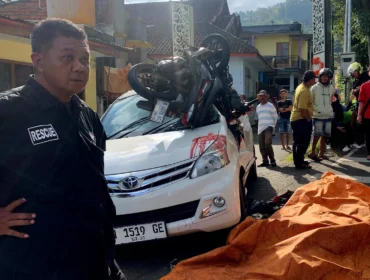 Kecelakaan maut terjadi di Jalur Klemuk Batu, satu pengendara motor tewas setelah melaju dengan kecepatan tinggi.