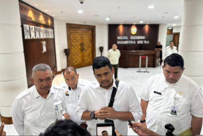 
Gubernur Sumatera Utara Bobby Nasution memberikan keterangan soal anggaran bencana 2025 di Sumut.