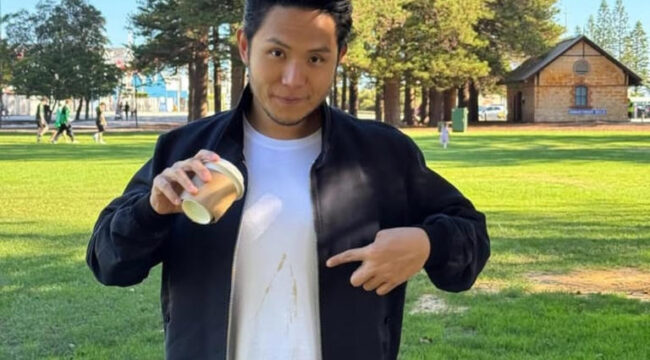 Feisal Hamka, putra Jusuf Hamka, tercatat memborong ratusan juta saham CMNP di Bursa Efek Indonesia.