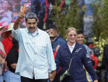 Presiden Venezuela Nicolas Maduro dan istrinya menghadiri sebuah acara di Caracas, ibu kota Venezuela, Rabu (10/12/2025).