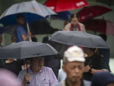 BMKG prediksi hujan di Jakarta pada Minggu, 11 Januari 2026