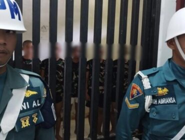 Warga mengamuk di Mako Lanal usai guru SMK diduga dikeroyok lima oknum TNI AL