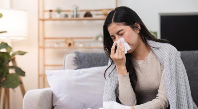 Dokter spesialis paru membahas masuknya super flu ke Indonesia dan efektivitas vaksin dalam mencegah penularan.