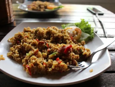 Nasi goreng terasi kecap gurih untuk menu sahur