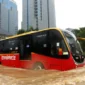 Bus TransJakarta terhenti akibat banjir di Jakarta