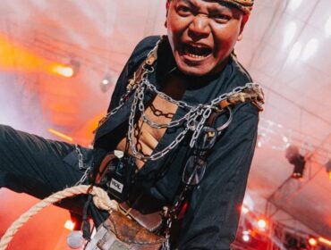 Kabar duka dari dunia musik. Babeh Romi, vokalis Romi and The Jahat, meninggal dunia dan meninggalkan jejak karya yang dikenang lintas generasi.