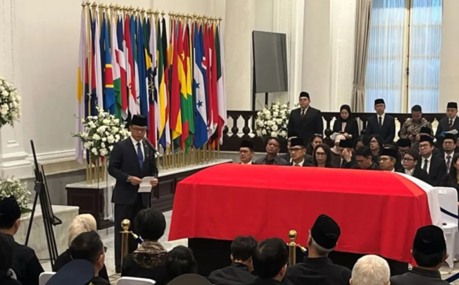 
Upacara penghormatan terakhir Dubes RI untuk Filipina Agus Widjojo di Gedung Pancasila Kemenlu RI