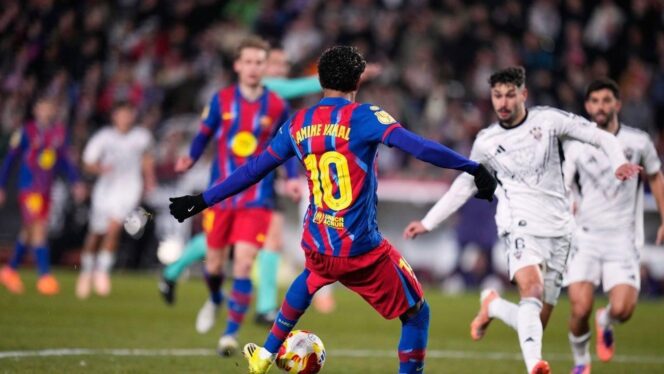 
Pemain Barcelona merayakan gol saat menghadapi Albacete