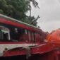 KA Bandara Soetta usai serempetan dengan truk di Poris Tangerang