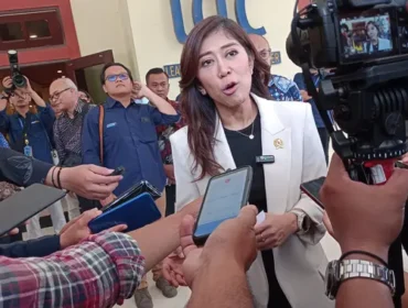 Menkomdigi Meutya Hafid menegaskan transformasi pendidikan dengan AI harus mempertimbangkan kesiapan anak.