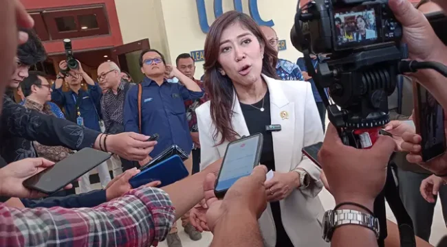 Menkomdigi Meutya Hafid menegaskan transformasi pendidikan dengan AI harus mempertimbangkan kesiapan anak.