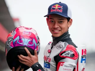 Veda Ega Pratama memulai Moto3 Brasil 2026 dari posisi keempat, modal penting untuk raih podium.