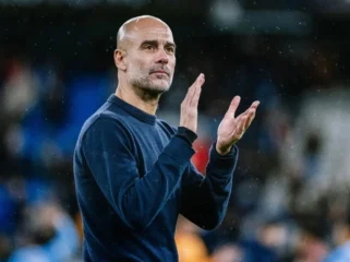 Pep Guardiola menyiapkan strategi baru demi kejayaan Manchester City.