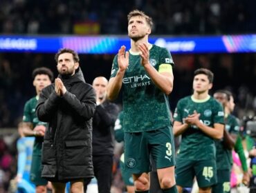 Skuad Manchester City menghampiri para pendukung mereka usai dikalahkan oleh Real Madrid (c) AP Photo/Jose Breton