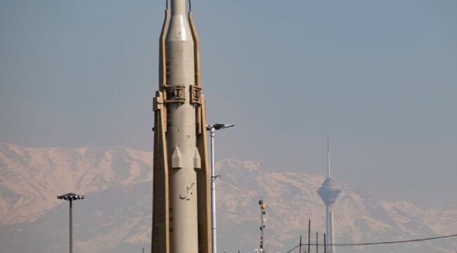 Rudal canggih Sejjil milik Iran menjadi sorotan setelah diluncurkan ke Israel.